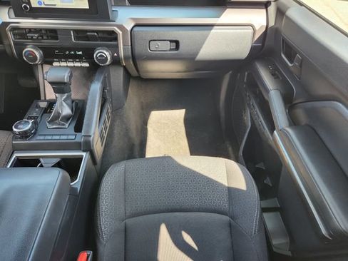 Used 2025 Toyota 4Runner SR5 AWD/4WD image 25