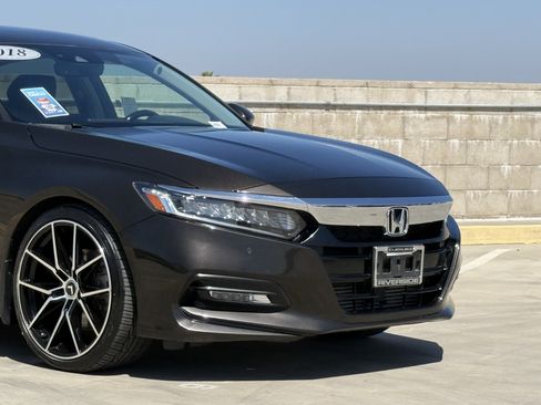 Used 2018 Honda Accord Touring image 3
