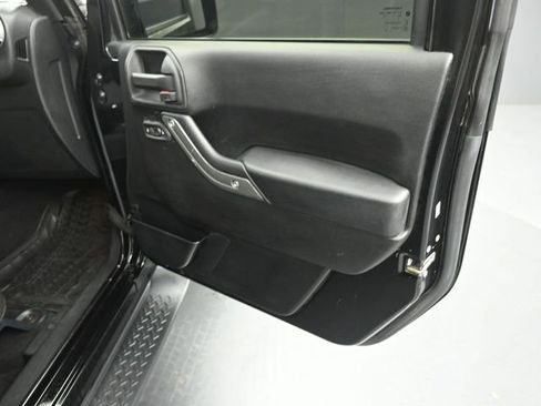 Used 2015 Jeep Wrangler Unlimited Sport w/ Quick Order Package 24S AWD/4WD image 30