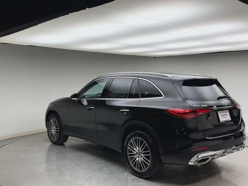 Used 2023 Mercedes-Benz GLC 300 4MATIC image 4