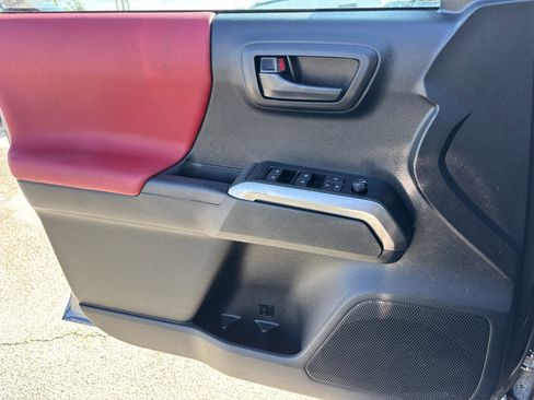 Used 2021 Toyota Tacoma SR5 image 9