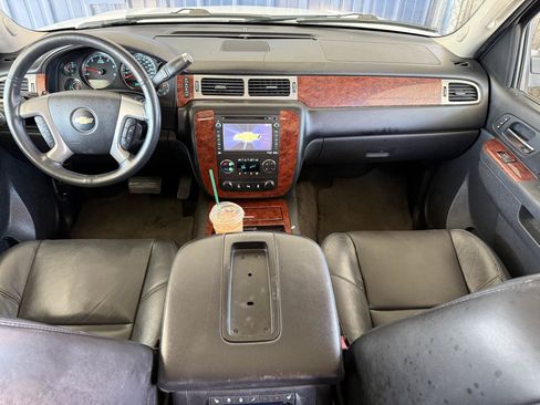 Used 2014 Chevrolet Suburban LTZ RWD image 17