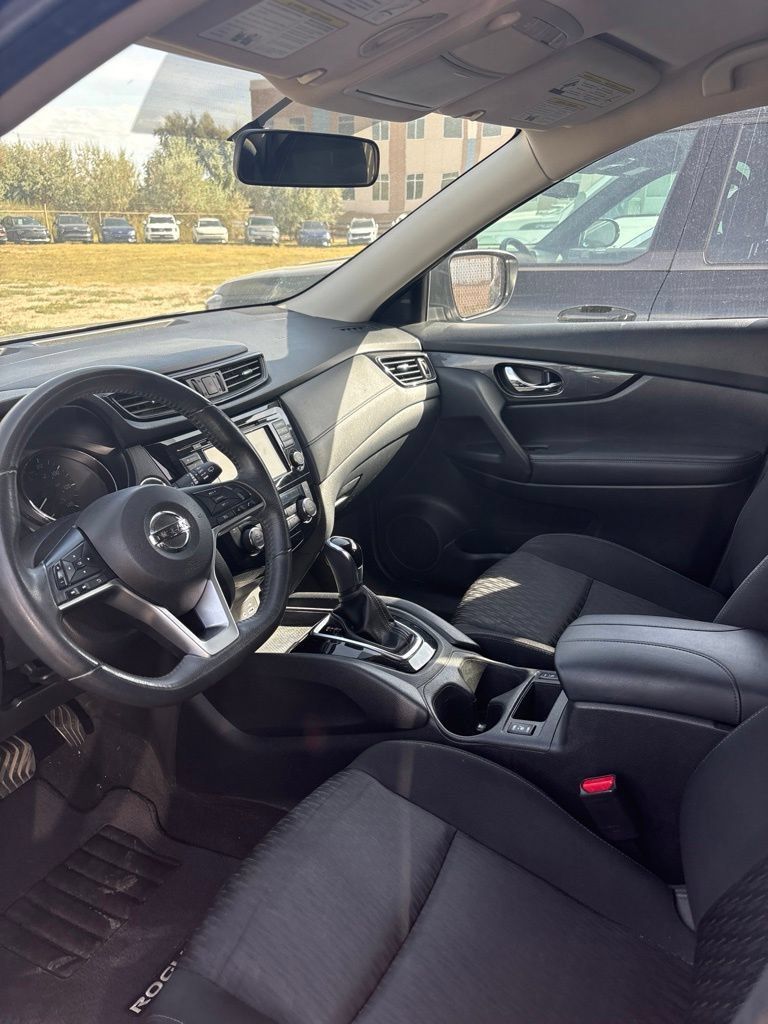 Used 2018 Nissan Rogue SV AWD/4WD image 9