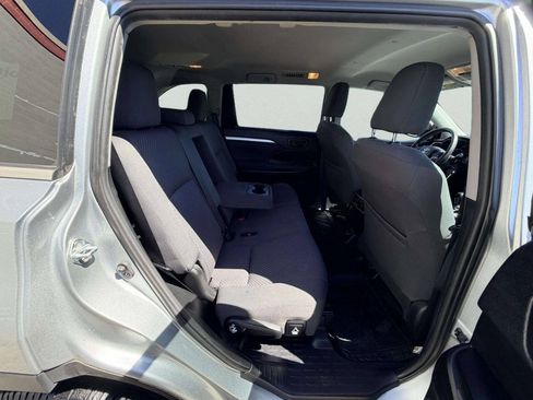 Used 2019 Toyota Highlander LE AWD/4WD image 27