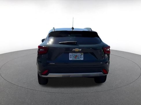 Used 2025 Chevrolet Trax LT FWD image 12