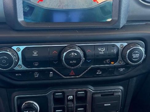 Used 2021 Jeep Gladiator Sport image 19