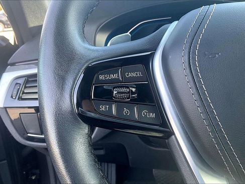 Used 2023 BMW 530e xDrive 530e iPerformance w/ Premium Package image 18