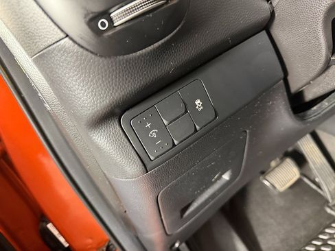 Used 2018 Kia Soul + FWD image 29