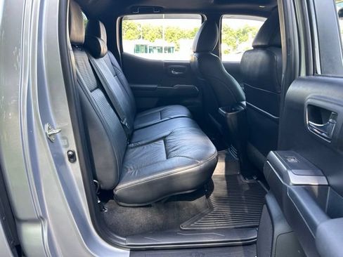 Used 2020 Toyota Tacoma TRD Sport w/ TRD Premium Sport Package AWD/4WD image 30