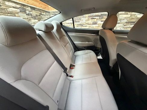 Used 2018 Hyundai Elantra Value Edition FWD image 32