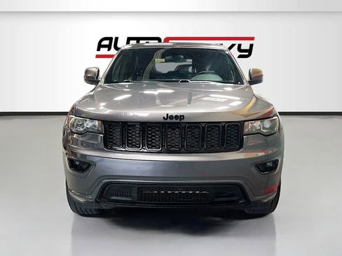 Used 2021 Jeep Grand Cherokee Laredo X image 2