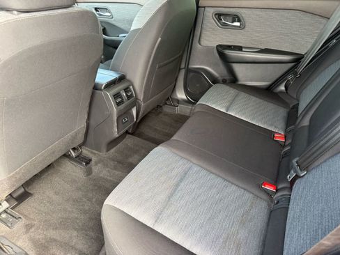 Used 2023 Nissan Rogue SV FWD image 11