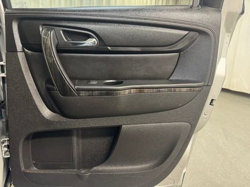 Used 2013 GMC Acadia SLT image 30