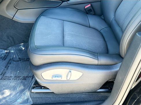 Used 2024 Porsche Macan image 19