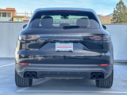 Certified 2023 Porsche Cayenne Platinum Edition image 7