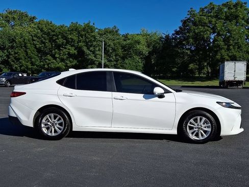 Used 2025 Toyota Camry LE AWD/4WD image 10