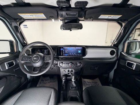 Used 2024 Jeep Wrangler Unlimited Sport AWD/4WD image 14
