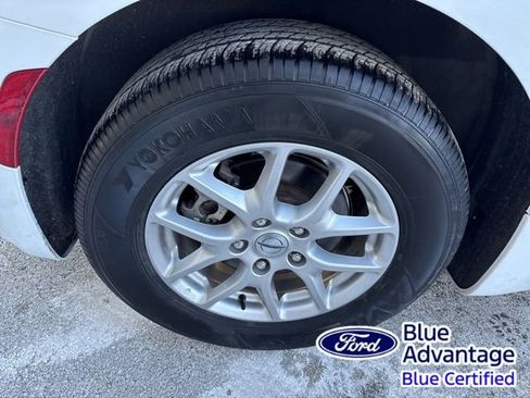 Used 2024 Chrysler Pacifica Touring-L FWD image 12