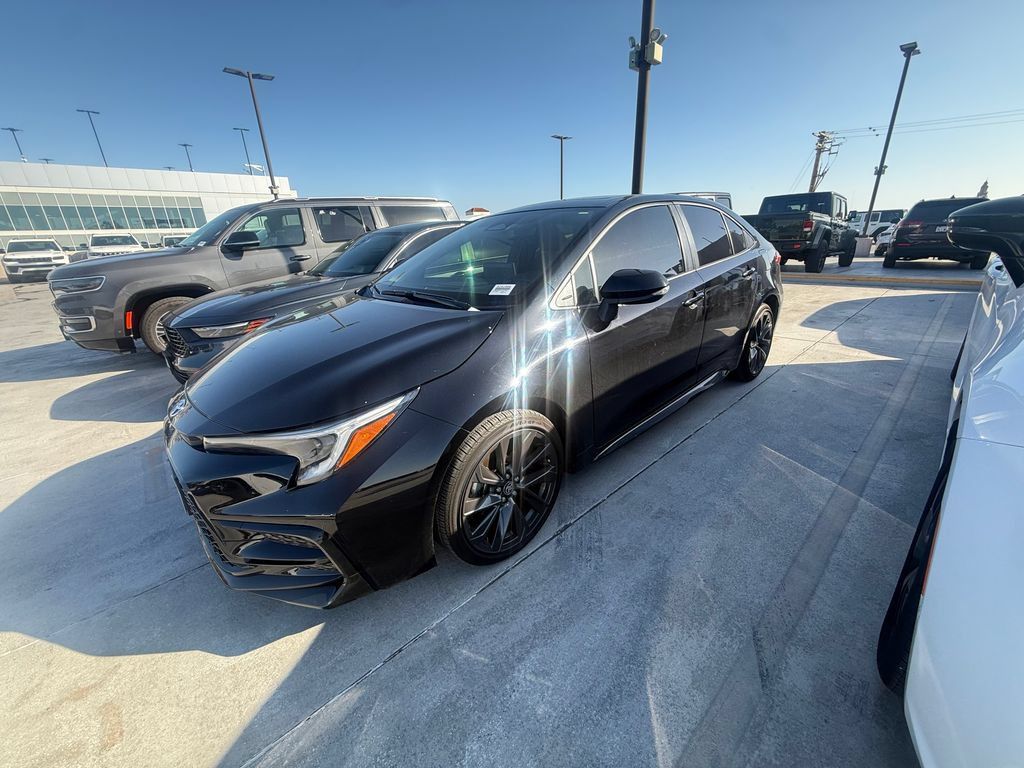Used 2025 Toyota Corolla SE w/ SE Premium Package FWD image 1