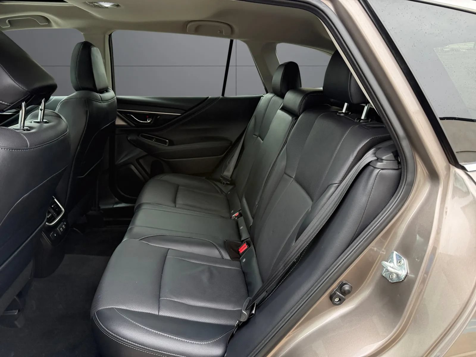 Used 2022 Subaru Outback Limited AWD/4WD image 19