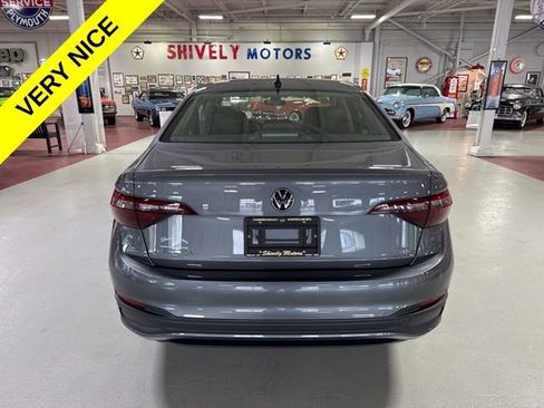 Used 2024 Volkswagen Jetta SE FWD image 4
