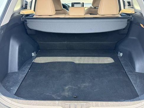 Used 2019 Toyota RAV4 XLE Premium FWD image 7
