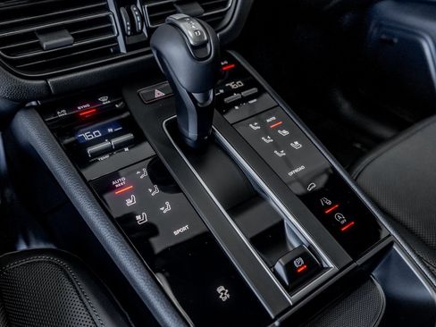 Certified 2025 Porsche Macan image 23