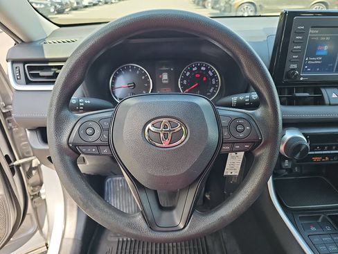 Used 2022 Toyota RAV4 LE AWD/4WD image 17
