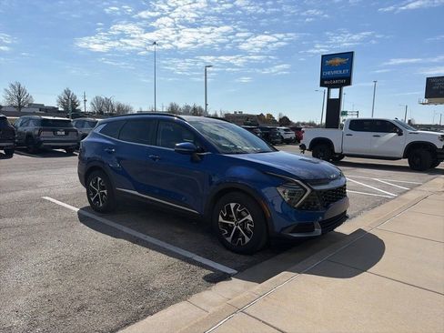 Used 2025 Kia Sportage EX w/ Premium Package image 2