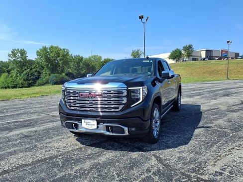 Used 2025 GMC Sierra 1500 Denali w/ Denali Reserve Package AWD/4WD image 14