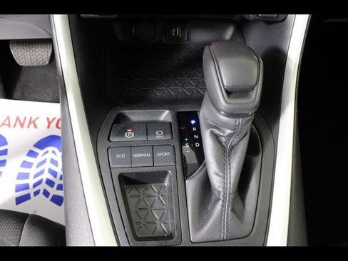 Used 2024 Toyota RAV4 XLE FWD image 27