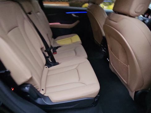 Certified 2025 Audi Q7 2.0T Premium w/ Convenience Plus Package image 18