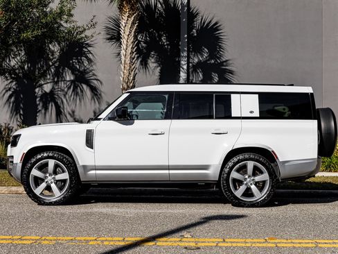 Used 2023 Land Rover Defender 130 SE image 16