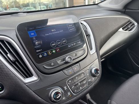 Used 2025 Chevrolet Malibu LT image 13