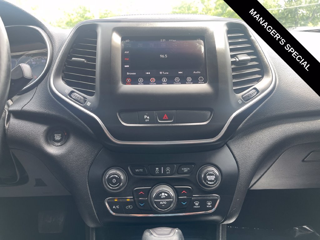 Used 2019 Jeep Cherokee Latitude Plus w/ Comfort/Convenience Group AWD/4WD image 25