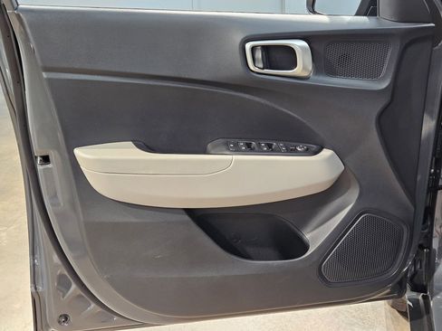 Used 2025 Hyundai Venue SEL FWD image 20