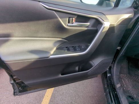 Used 2022 Toyota RAV4 XLE AWD/4WD image 8