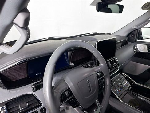Used 2018 Lincoln Navigator Reserve w/ Technology Package image 9