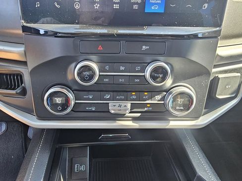 Used 2022 Ford Expedition XLT image 20