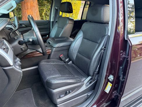 Used 2017 GMC Yukon XL SLT w/ Open Road Package AWD/4WD image 17