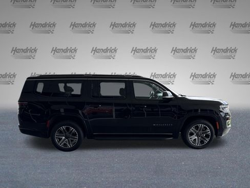 Used 2024 Jeep Wagoneer L Series II w/ Flexible Seating Group AWD/4WD image 10