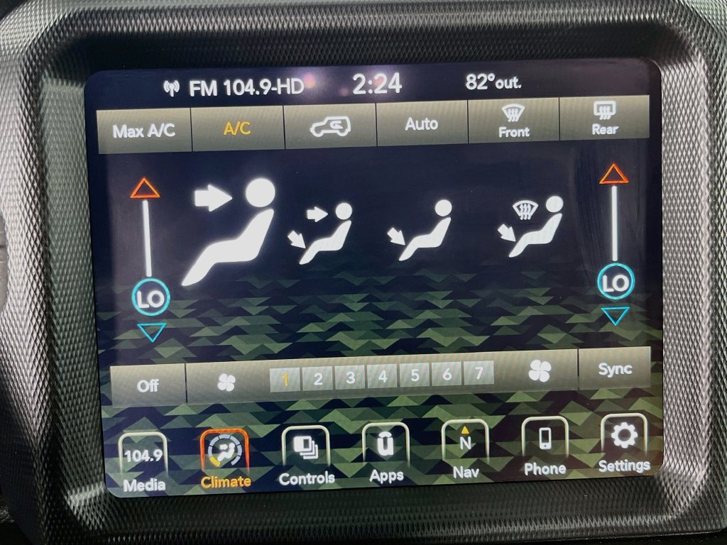 Used 2023 Jeep Wrangler Unlimited Sahara AWD/4WD image 21