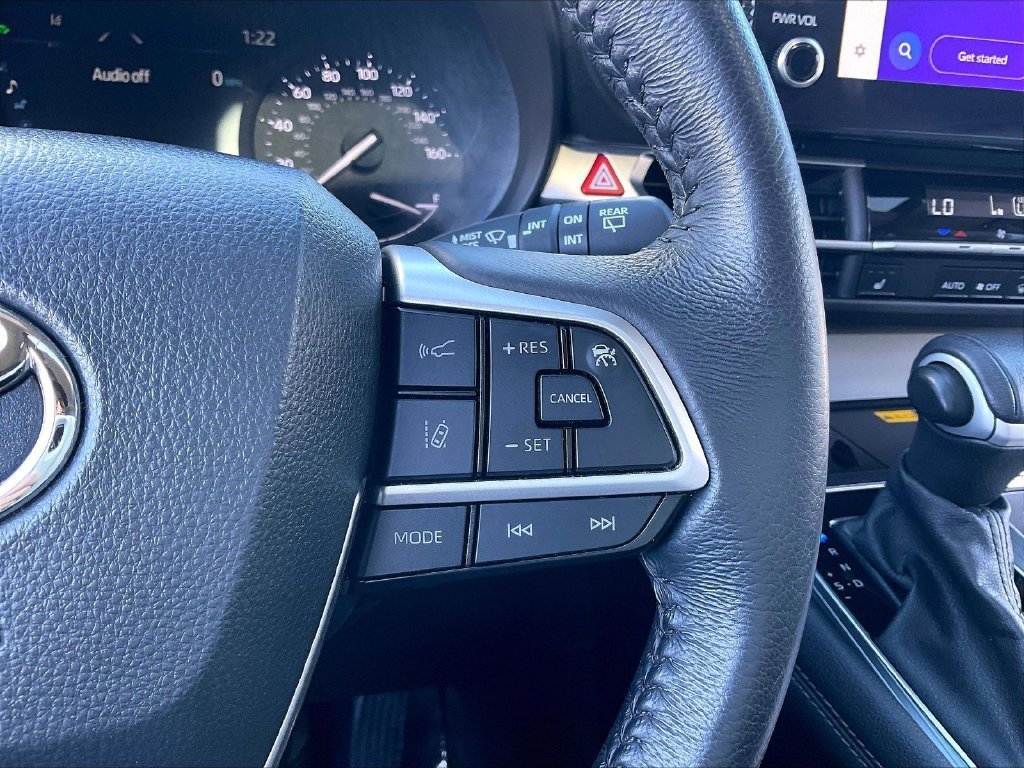 Used 2025 Toyota Sienna XLE FWD image 24