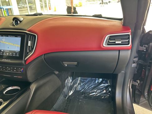 Used 2019 Maserati Ghibli S GranSport image 29