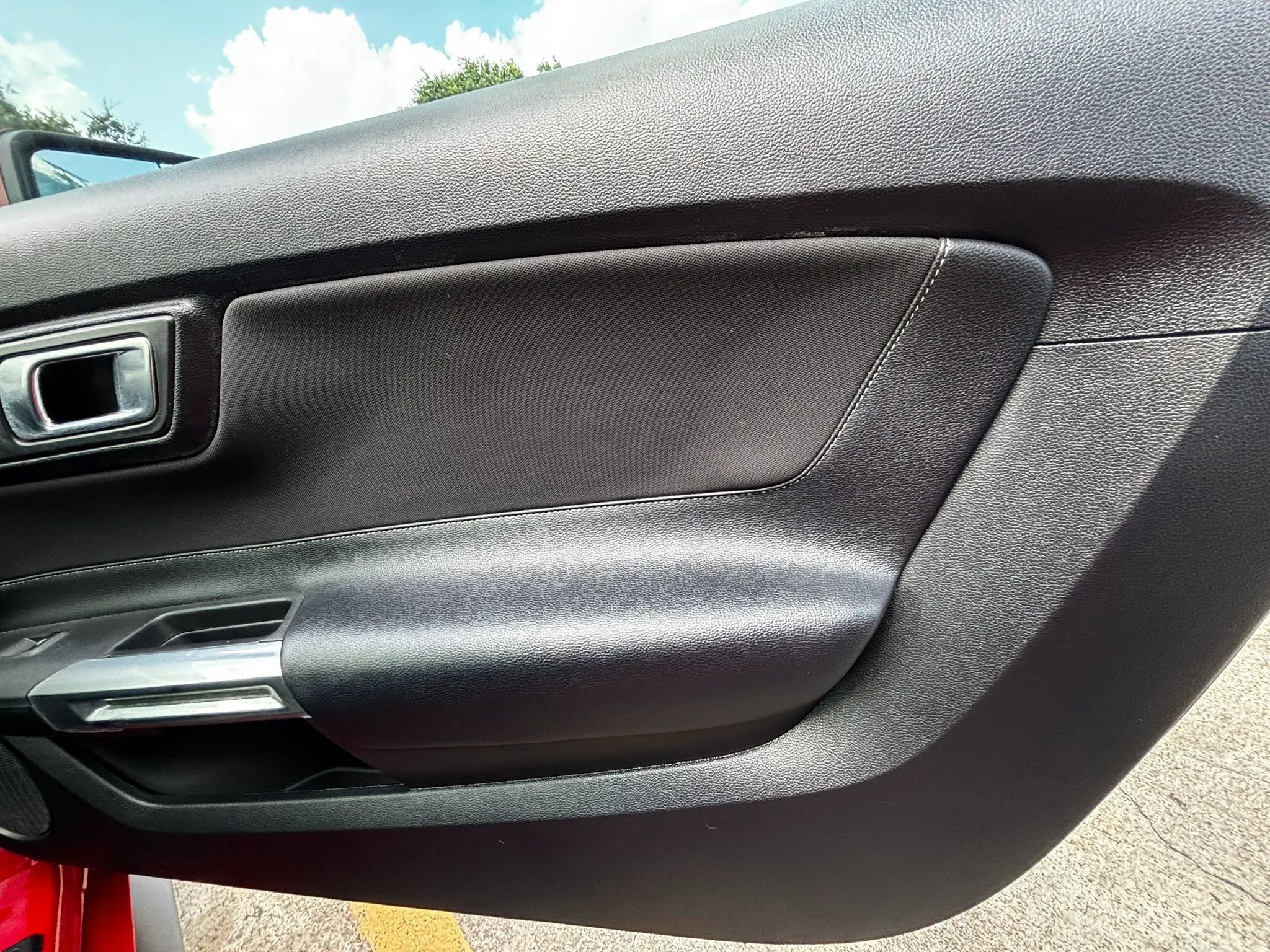 Used 2019 Ford Mustang Coupe RWD image 19