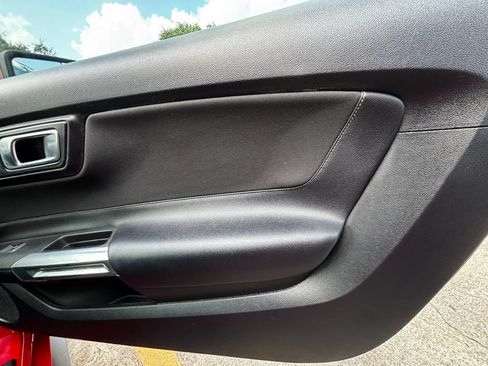 Used 2019 Ford Mustang Coupe RWD image 19
