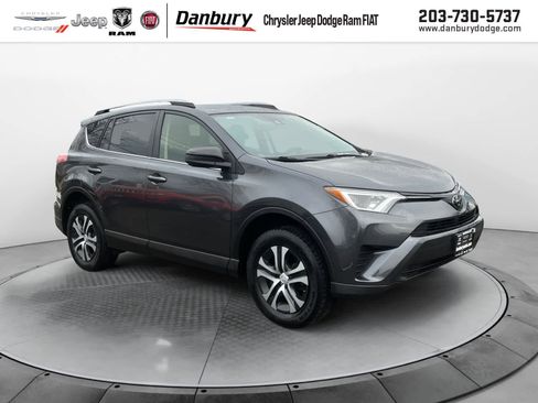 Used 2018 Toyota RAV4 LE image 1