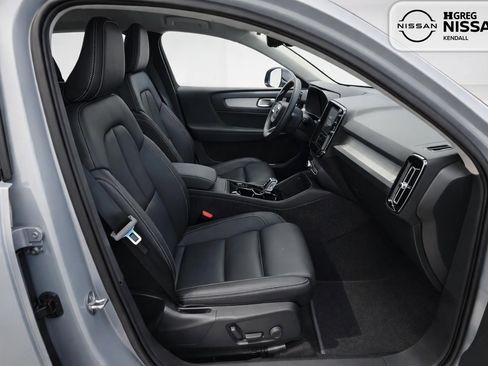Used 2026 Volvo XC40 B5 Plus AWD/4WD image 11