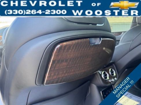 Used 2017 Bentley Bentayga image 28