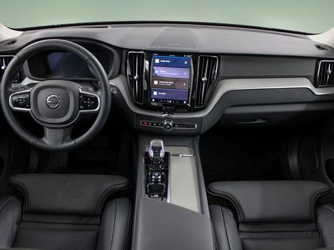 Certified 2025 Volvo XC60 B5 Ultra AWD/4WD image 12